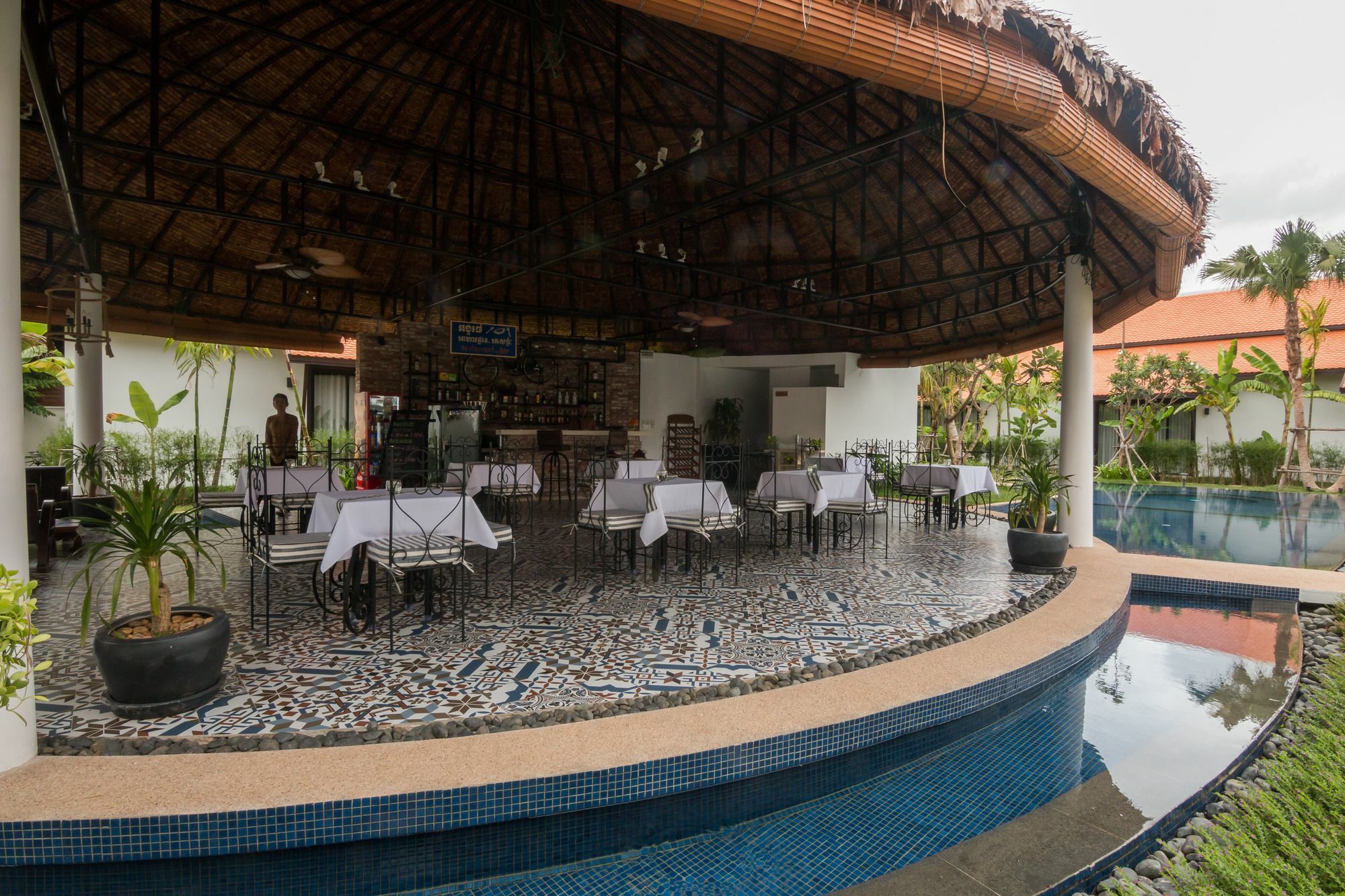 Resort The Embassy Angkor & Ciudad de Siem Riep